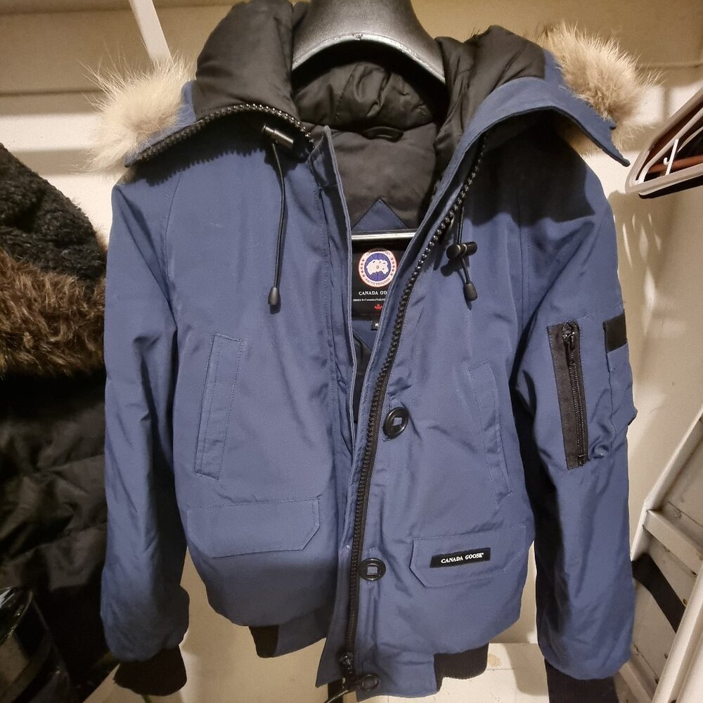 Canada Goose ladies Navy Blue chillywack jacket